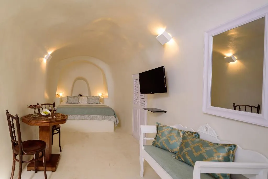 JUNIOR SUITE STANDARD Room, Fanari Villas, Santorini