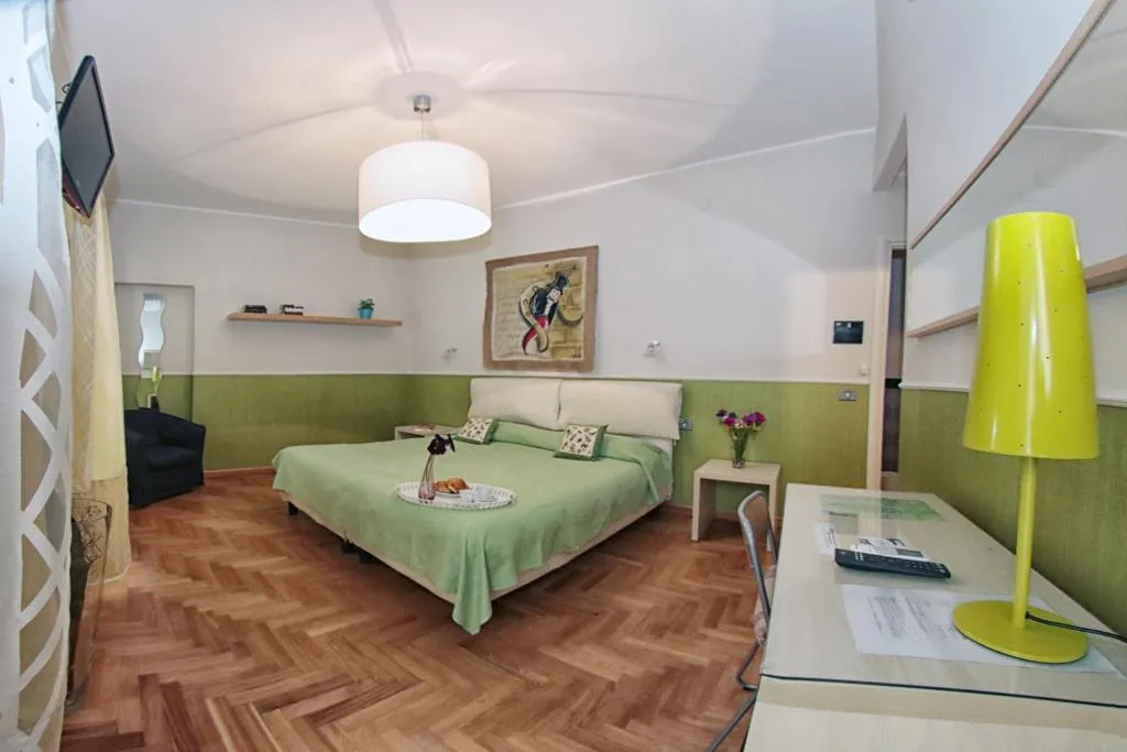 DOUBLE STANDARD Room, Cappella Vecchia 11, Naples