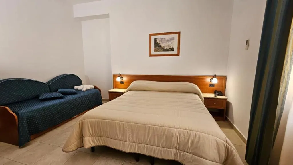 TRIPLE STANDARD Room, GH Hotel & Restaurant, Palermo