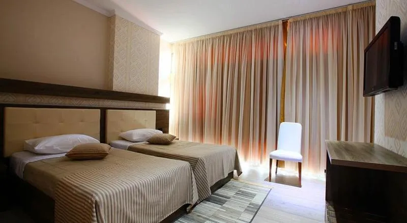 TRIPLE STANDARD Room, Partner, Kavaje
