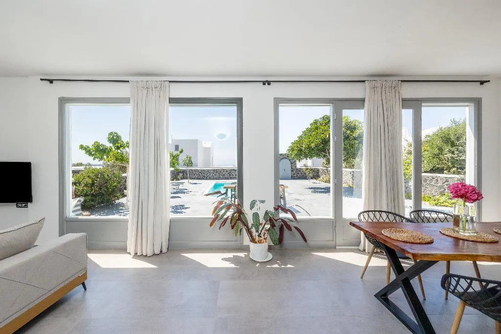 APARTMENT TWO BEDROOMS WITH PRIVATE POOL Room, Thermes Luxury Villas by Mr and Mrs White, Santorini
