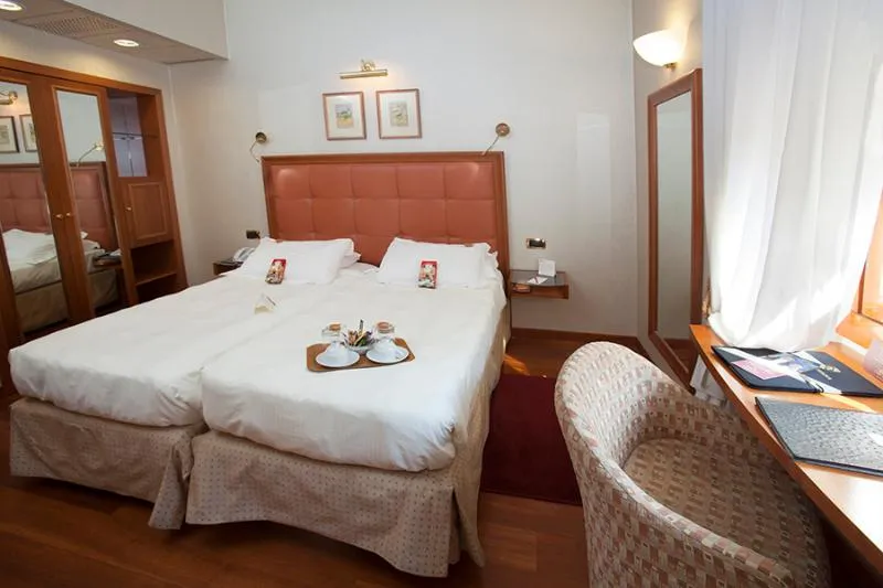 Double or Twin STANDARD Room, Hotel Berna, Milan