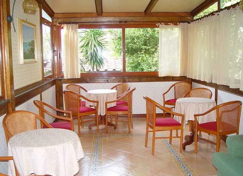 Lobby, Villa Fernanda, Naples