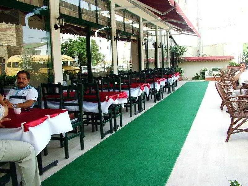 Terrace, Melodi, Dalaman