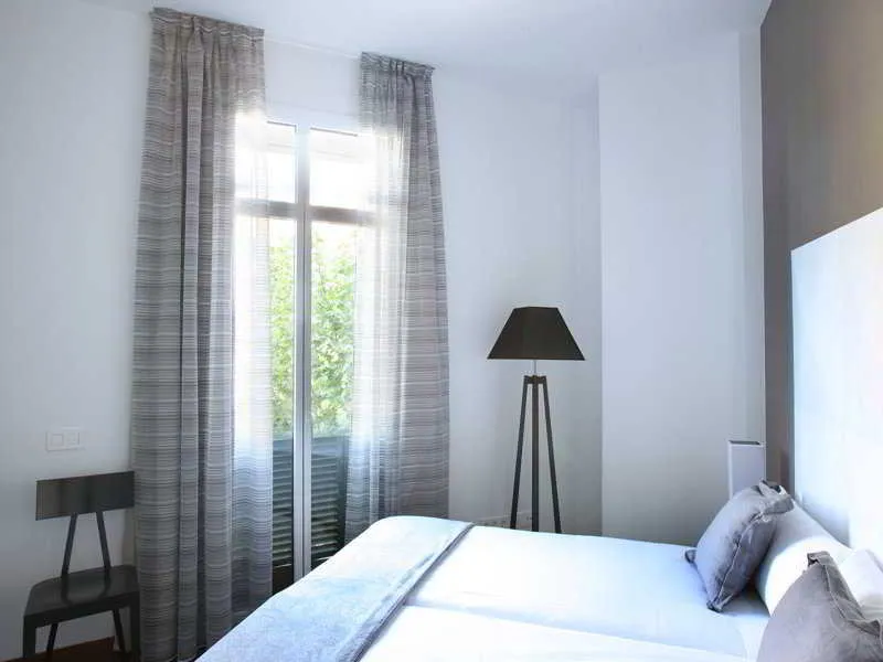 APARTMENT CAPACITY 4 TWO BEDROOMS Room, MH Apartments Suites, Barcelona