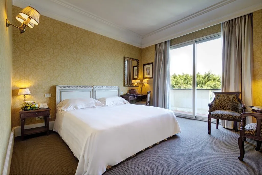 TRIPLE CLASSIC Room, Mercure Catania Excelsior, Catania