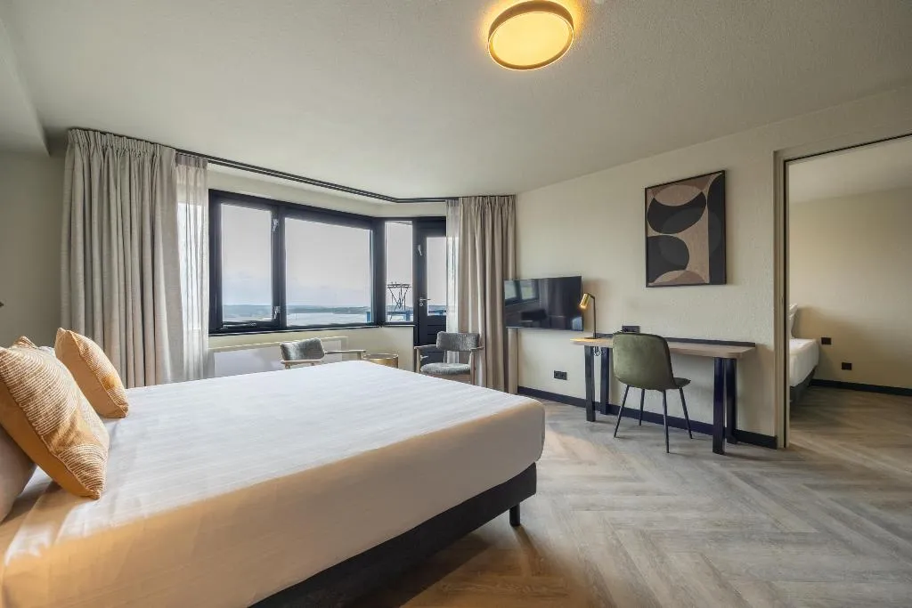 Room CAPACITY 4 Room, Leonardo Hotel IJmuiden Seaport Beach, Amsterdam