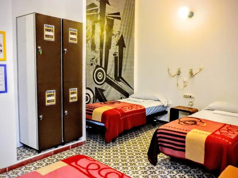 Bed in dormitory WITH SHARED BATHROOM Room, Home Youth Hostel, Valencia