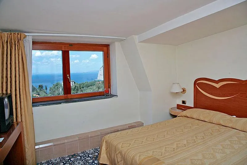 Room, Albatros, Naples