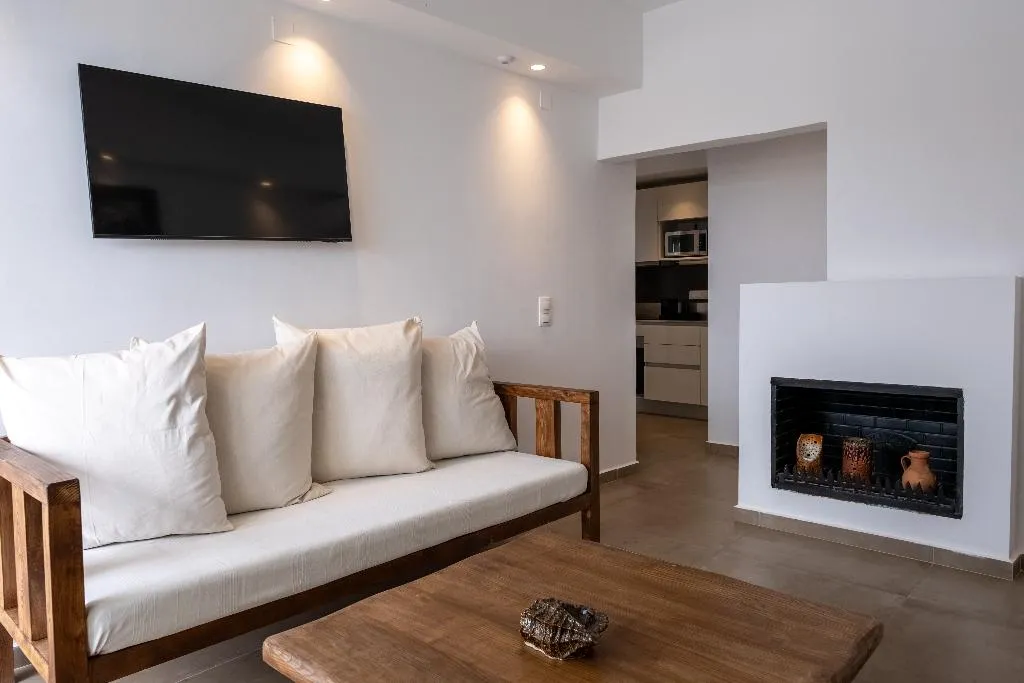APARTMENT THREE BEDROOMS WITH PRIVATE POOL Room, Mika Villas & Suites, Crete