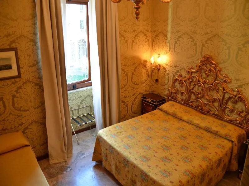 TRIPLE CLASSIC Room, Turner, Rome