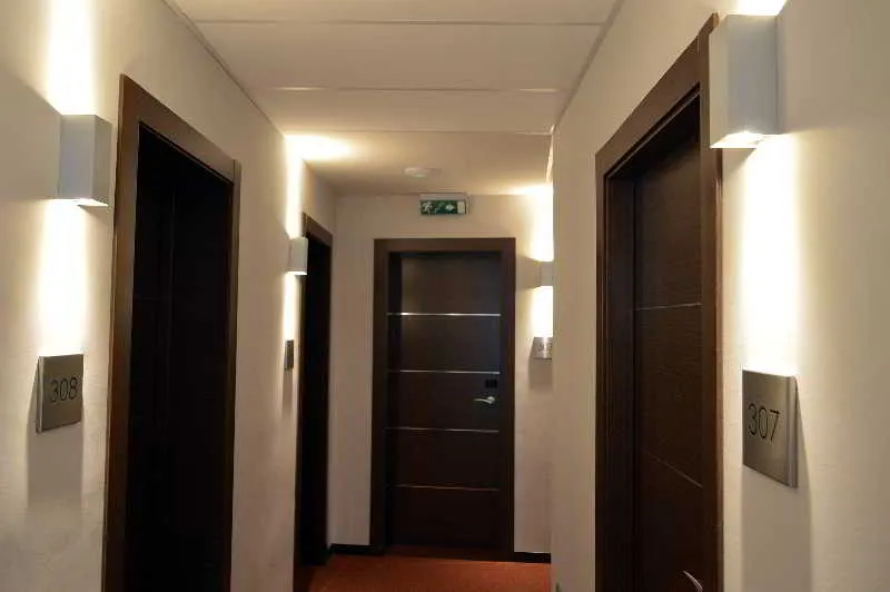 Lobby, De Francia Y Paris, Costa De La Luz