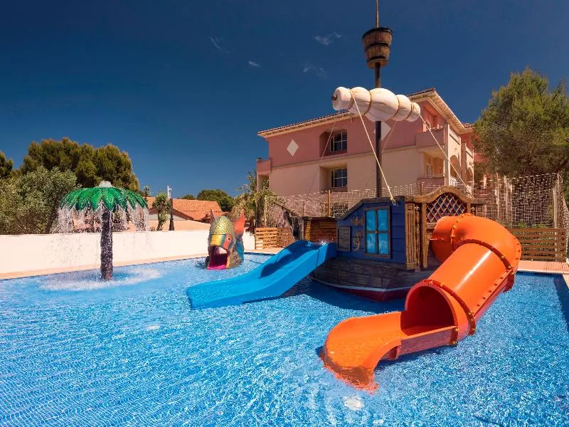 Sports and Entertainment, Green Garden, Majorca