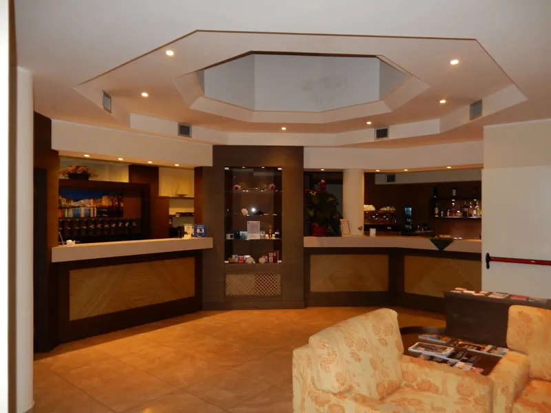Lobby, Raya Hotel Motel, Milan