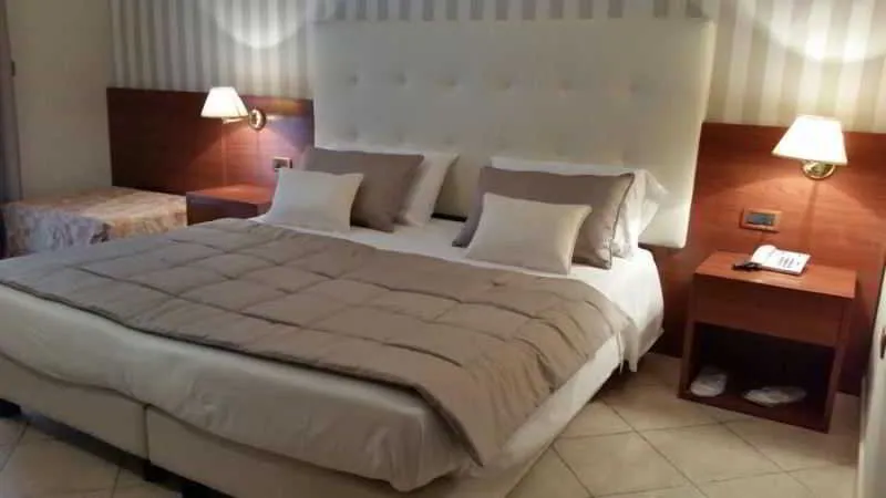 Room, Leonessa Hotel, Naples