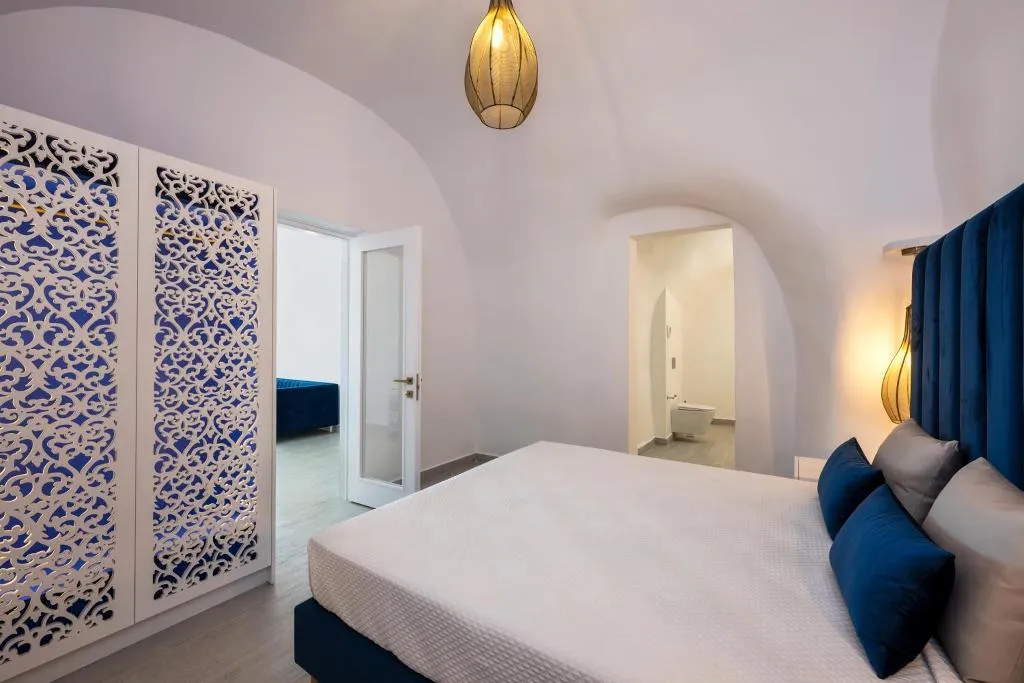 SUITE SUPERIOR WITH PRIVATE POOL Room, Palm Island Suites, Santorini