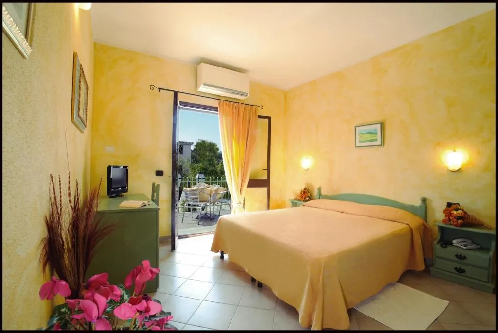 APARTMENT CAPACITY 4 Room, Club Hotel Gli Ontani, Olbia