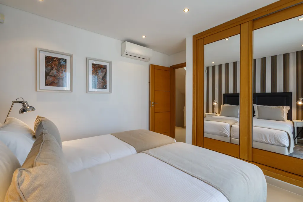 TOWNHOME THREE BEDROOMS Room, The Crest, Algarve