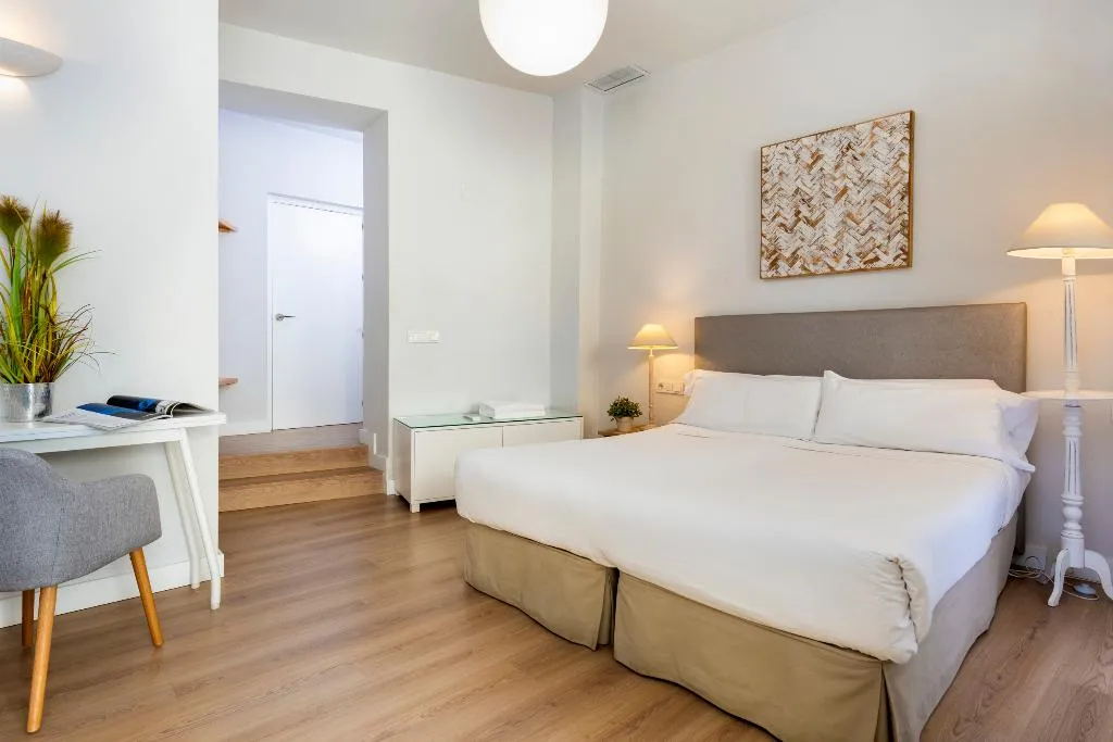 APARTMENT ONE BEDROOM Room, Suites Sevilla Plaza, Seville