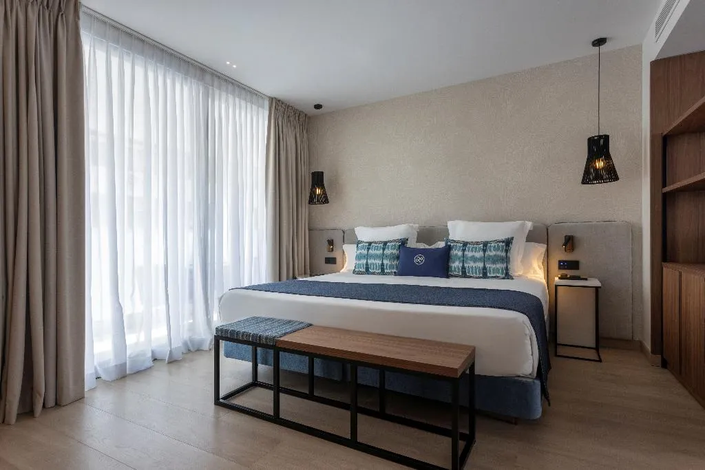 Room, Lima, Costa Del Sol