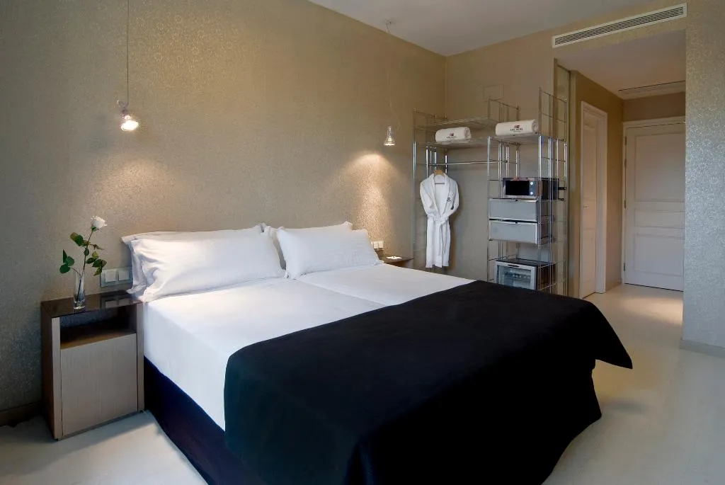 DOUBLE SINGLE USE BASIC Room, Axel Hotel Barcelona & Urban Spa, Barcelona