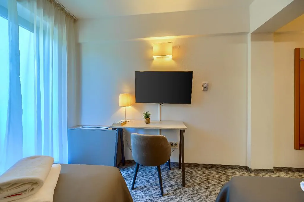 Double or Twin WITH BALCONY Room, Alkar, Split