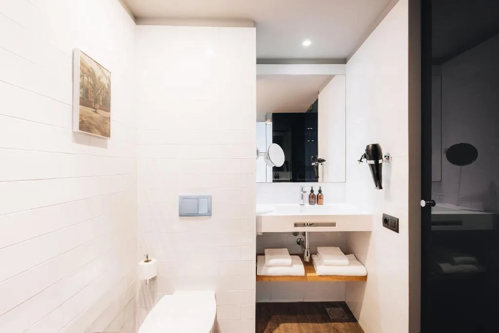 DOUBLE STANDARD Room, Uma House by Yurbban Trafalgar, Barcelona