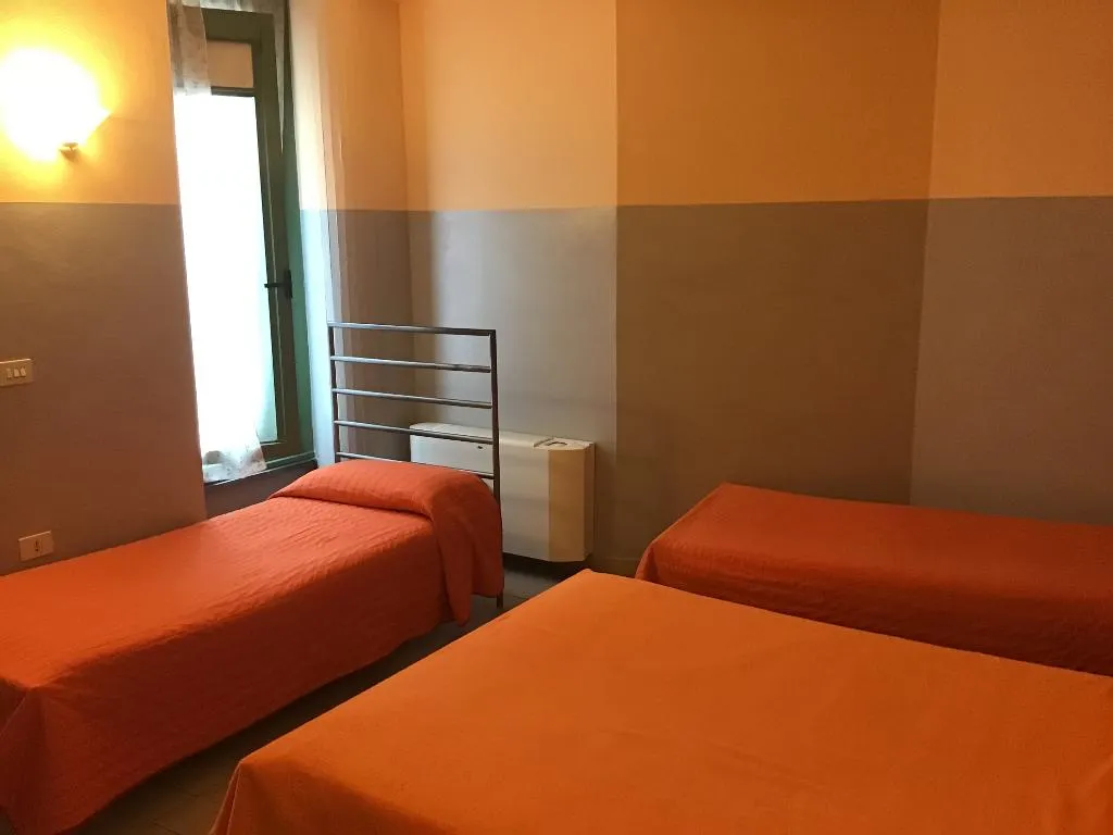 STUDIO CAPACITY 4 Room, Gemini City Centre Studios, Florence