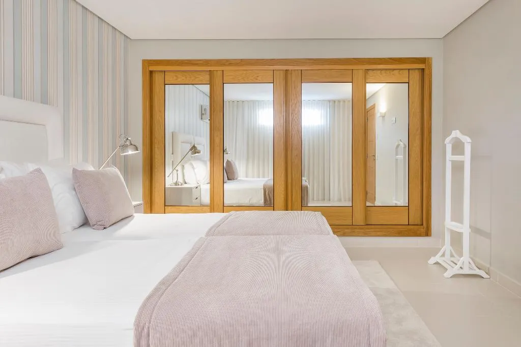 VILLA FOUR BEDROOMS WITH PRIVATE POOL Room, The Crest, Algarve