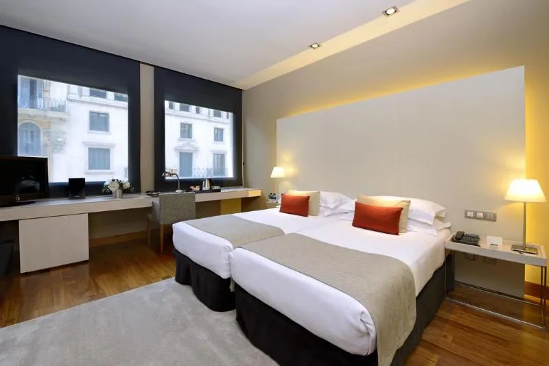 DOUBLE DELUXE CITY VIEW Room, Grand Hotel Central, Barcelona