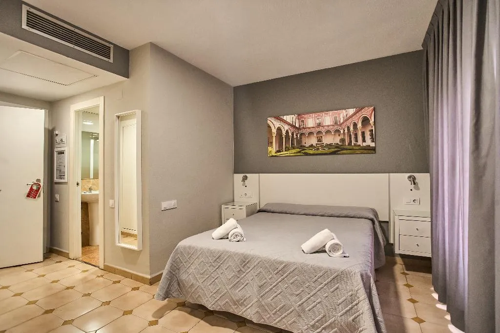 DOUBLE WITH DOUBLE BED Room, Resitur, Seville