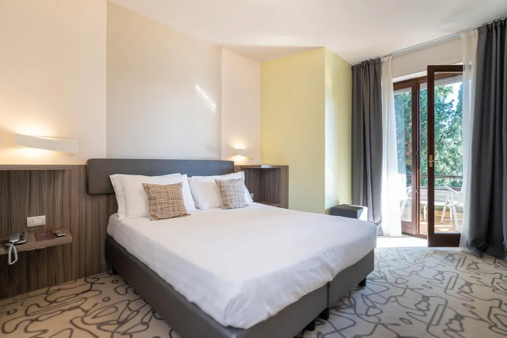 Double or Twin CLASSIC WITH BALCONY Room, Hotel Désirée by Double Hospitality, Milan