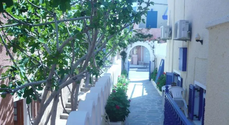 DOUBLE BASIC Room, Dilino, Santorini