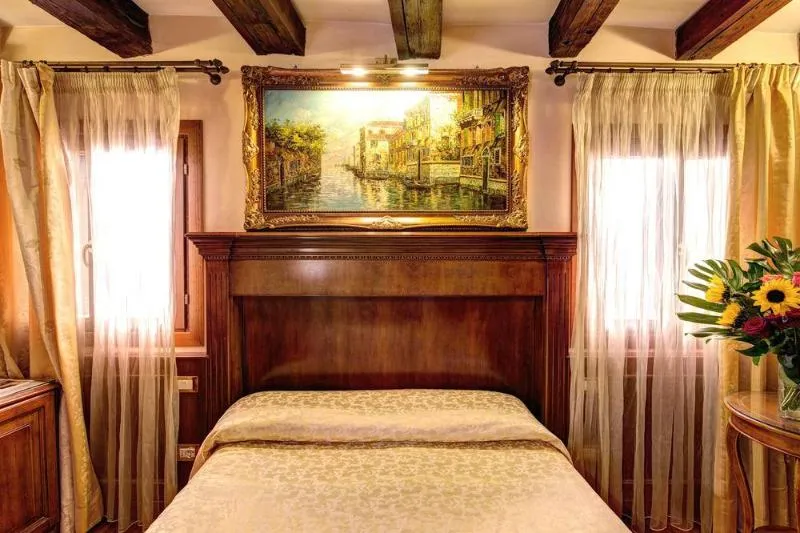 Room, Palazzo La Scala, Venice