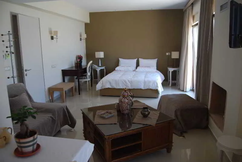 Room, Dali, Zante