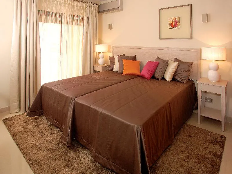 APARTMENT TWO BEDROOMS Room, Amendoeira Golf Resort, Algarve