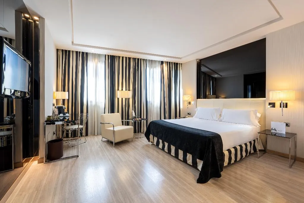 Room, Santos Maydrit Airport, Madrid