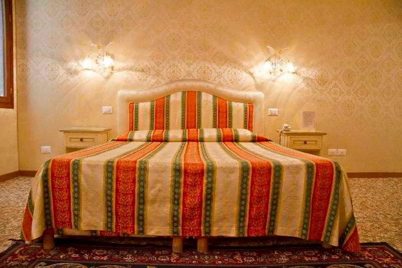Room, Residenza La Campana, Venice