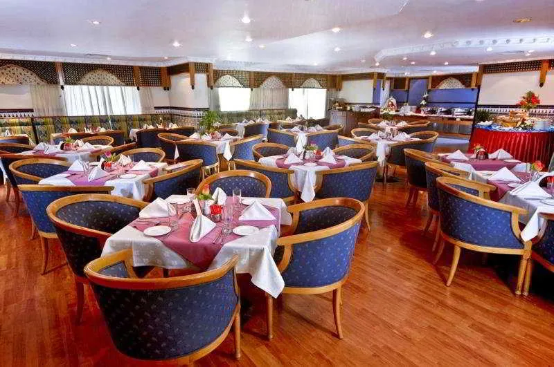 Restaurant, Landmark Plaza Hotel, Dubai