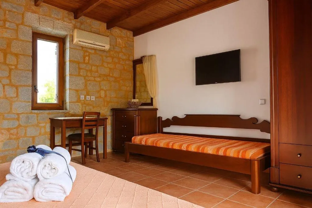 Room, Lalloudes Hotel Mani, Kalamata