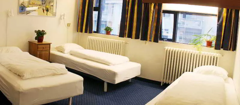 Room, Adam, Reykjavik