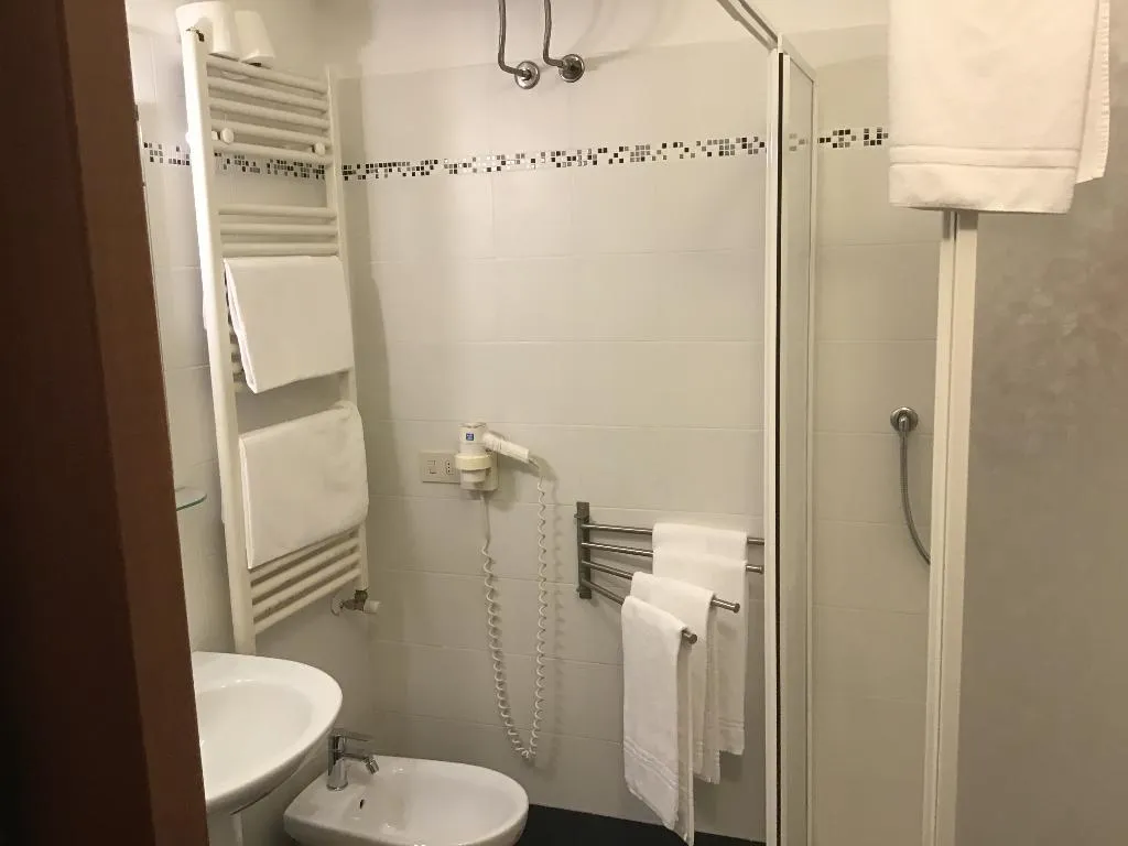 STUDIO CAPACITY 4 Room, Gemini City Centre Studios, Florence
