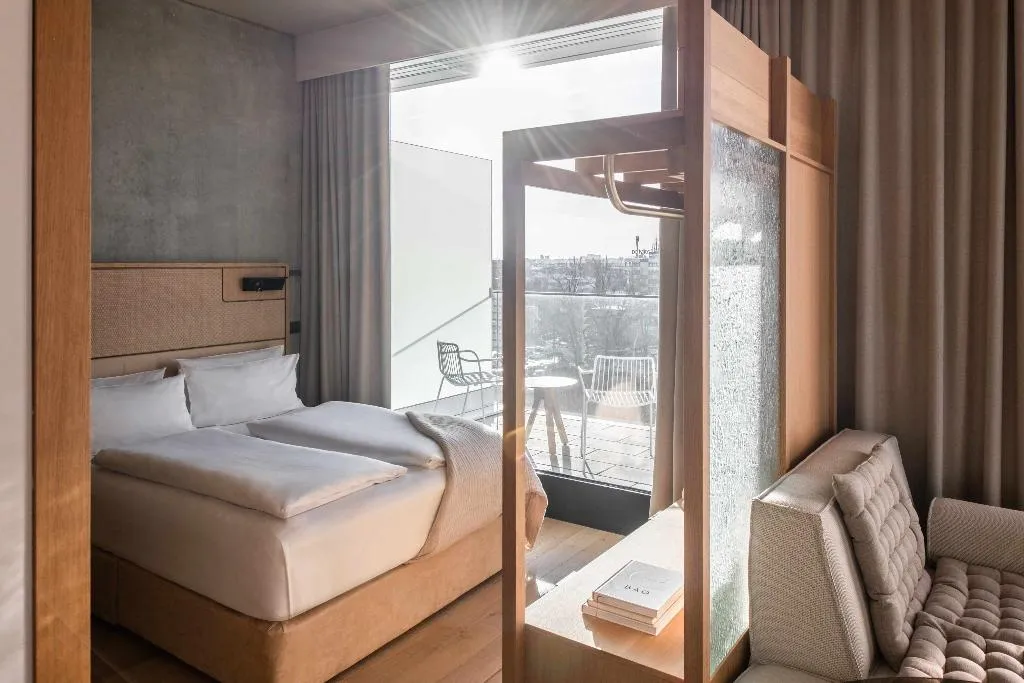 SUITE RIVER VIEW Room, Locke at East Side Gallery, Friedrichshain, Berlin