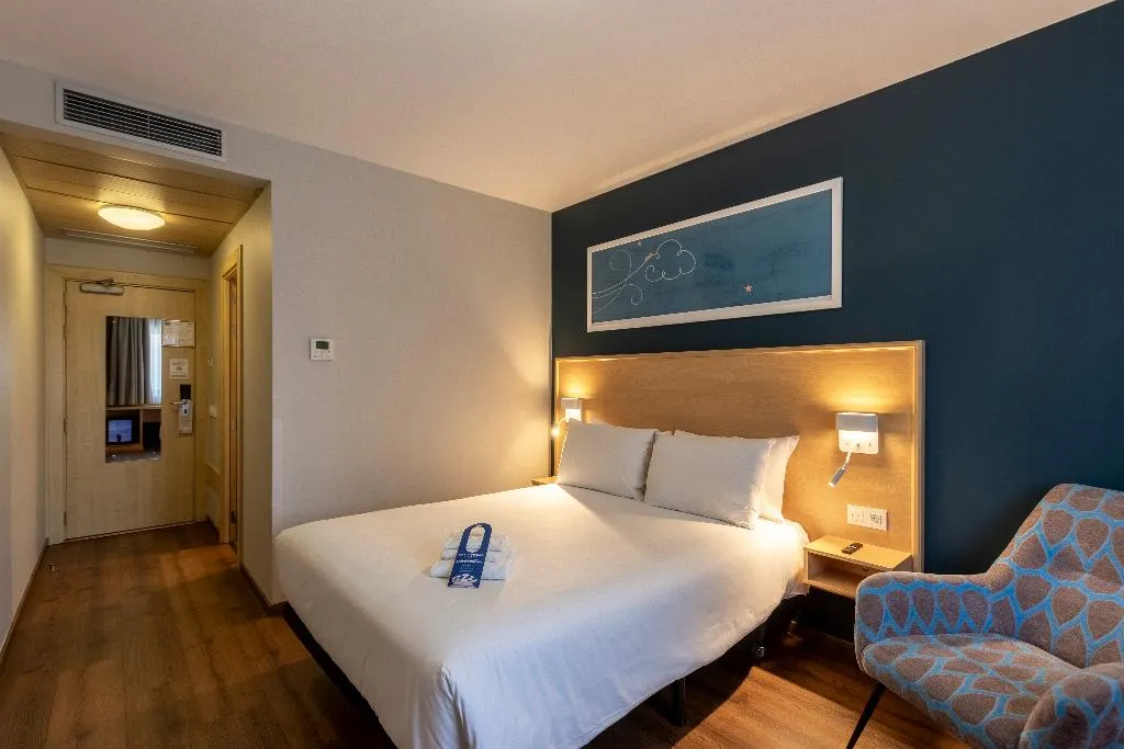 DOUBLE CAPACITY 1 Room, Travelodge Madrid Arturo Soria, Madrid