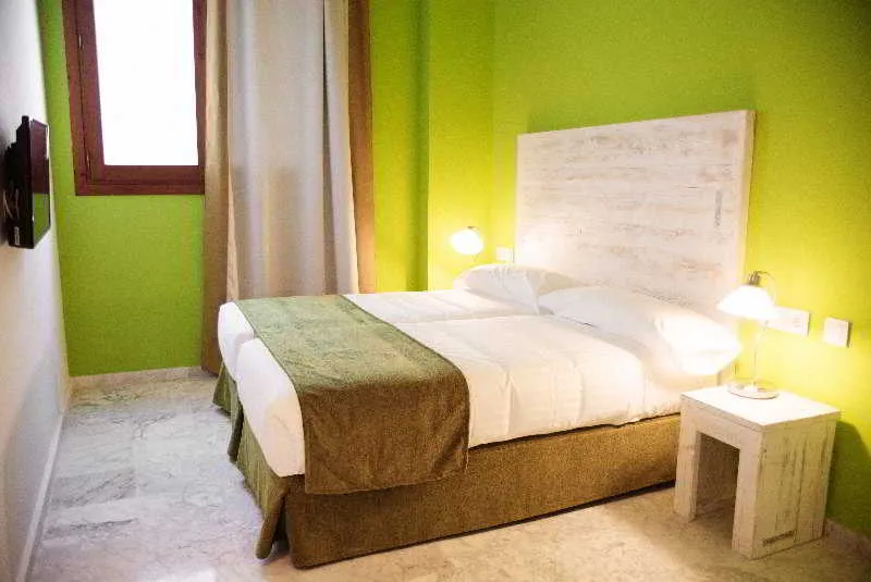 Room, Ad Hoc Carmen, Valencia