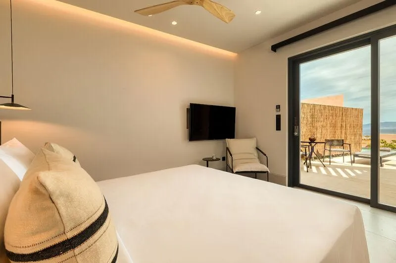 Room STANDARD Room, Domes Novos Santorini Autograph Collection, Santorini