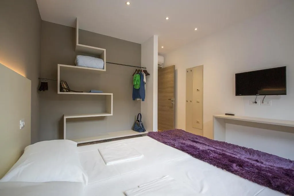 APARTMENT TWO BEDROOMS Room, Riva Lake Lodge, Milan