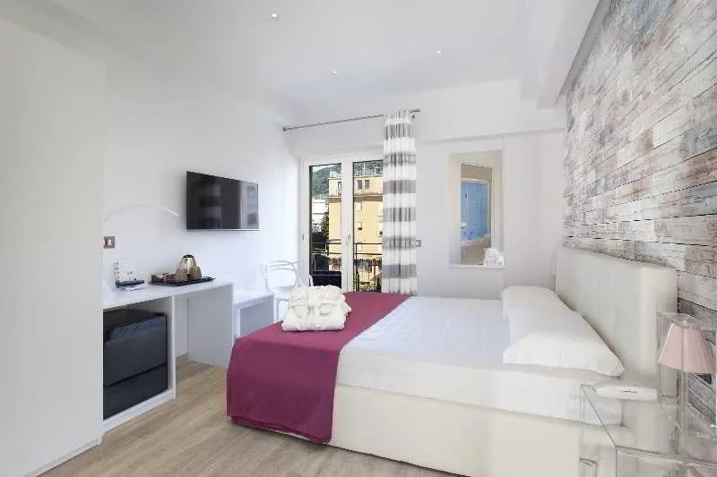 Double or Twin DELUXE Room, Vhome, Naples