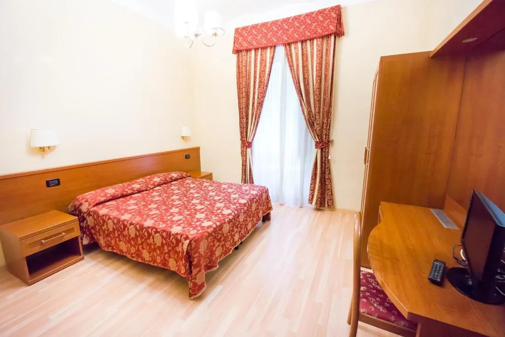 Double or Twin STANDARD Room, Funny Palace Hostel, Naples