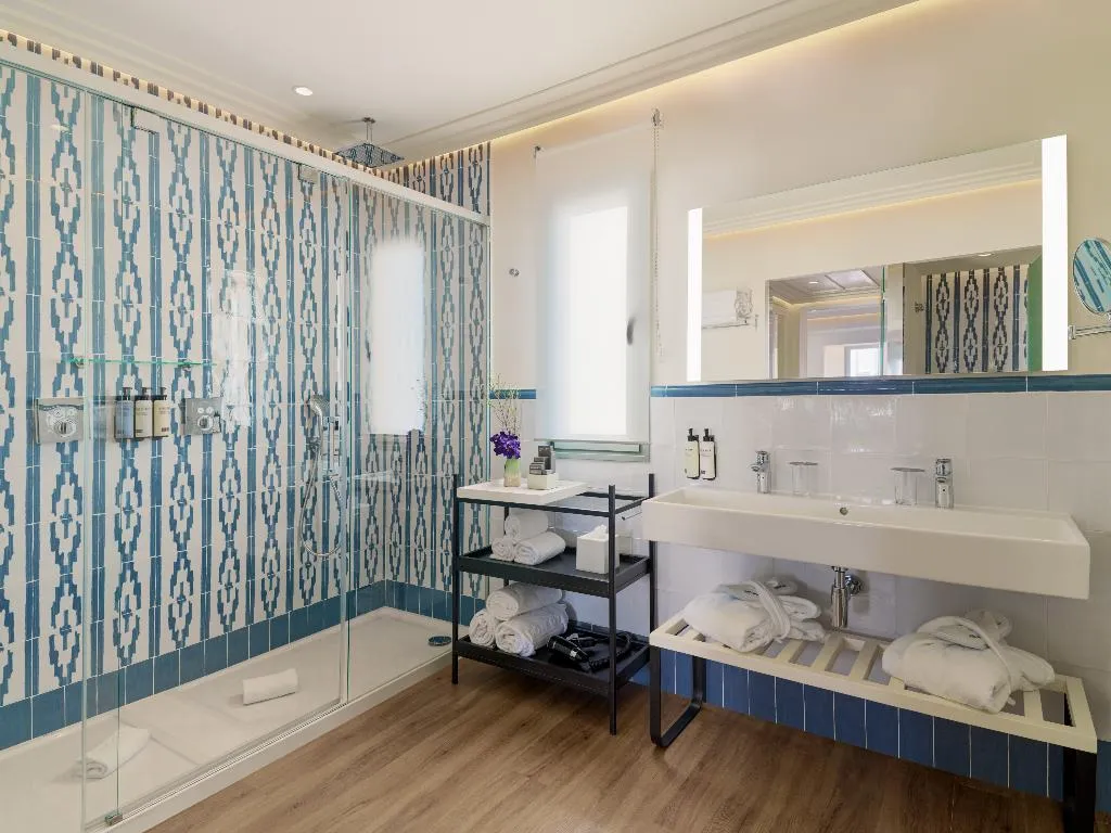 JUNIOR SUITE STANDARD Room, H10 Universitat, Barcelona